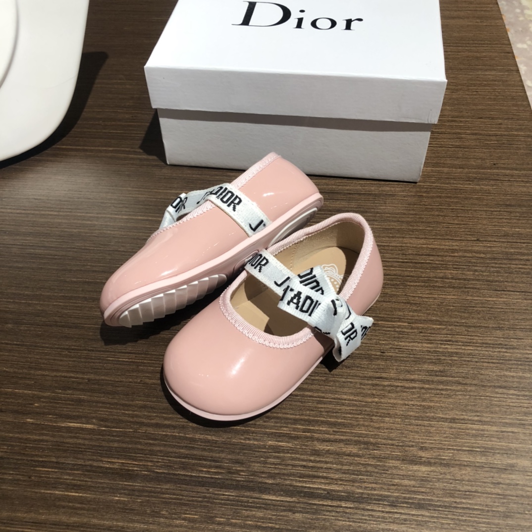 Children's shoes child